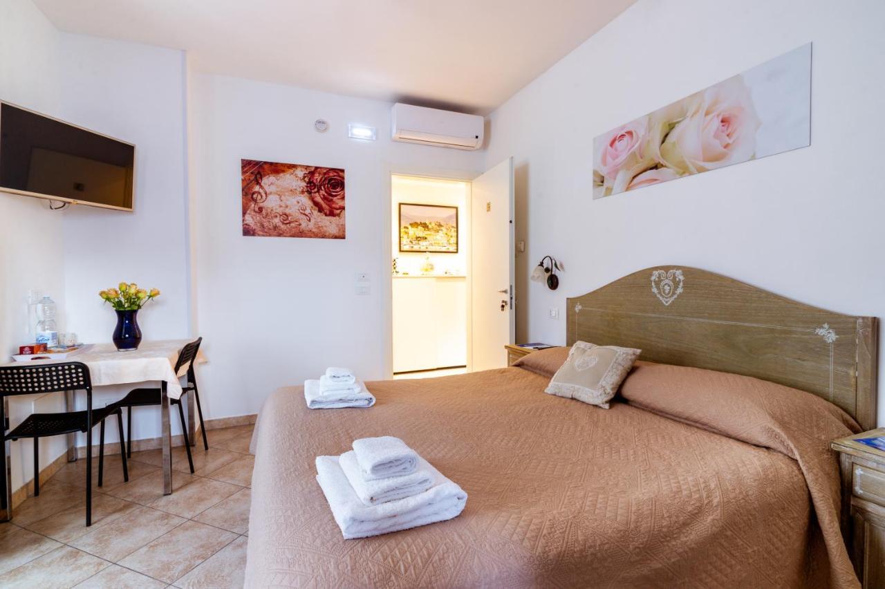 "6 In Centro" Guest House 산레모 외부 사진